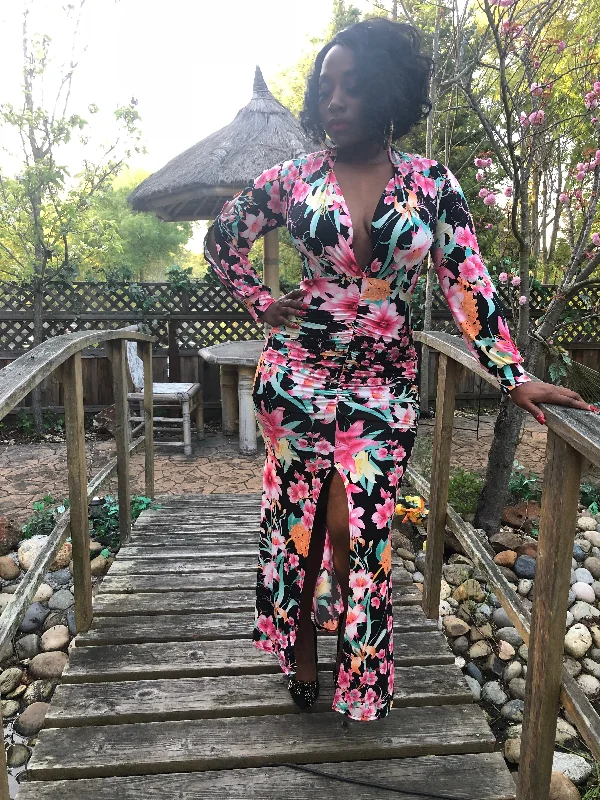 ?Floral Plunging Maxi Dress?